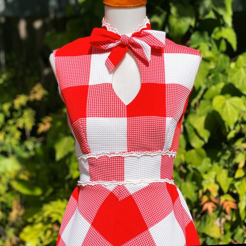 Late 50s/Early 60s Red and White Textured Cotton Maxi Dress - Picture 5 of 7